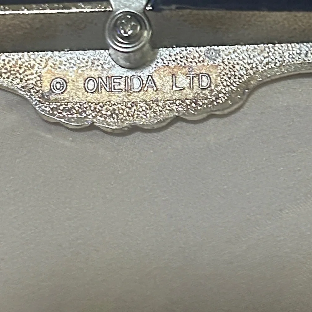 Elegant Silver Ornate Photo Frame - Picture 5 of 8